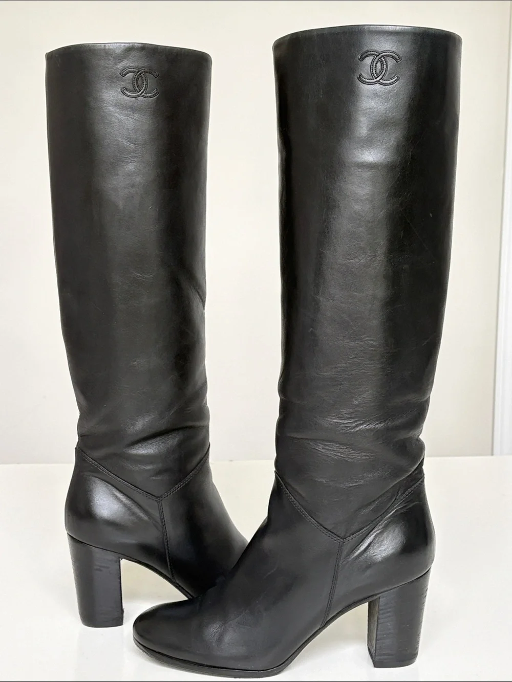 CHANEL beautiful black